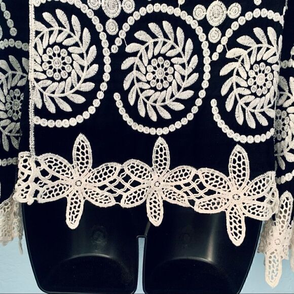 LAPIS Black & Cream Floral Lace Crochet Boho Blouse Size Small - Picture 10 of 14
